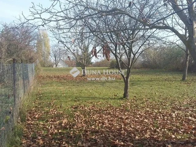 Eladó telek Balatonfőkajár 1520 nm