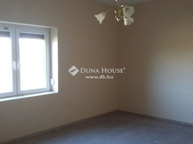 Eladó ház Bedegkér 78 nm