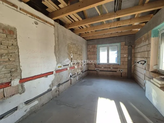 Eladó ház Enying 130 nm