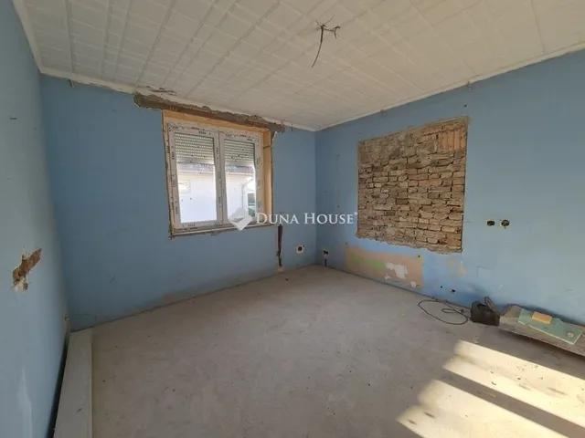 Eladó ház Enying 130 nm