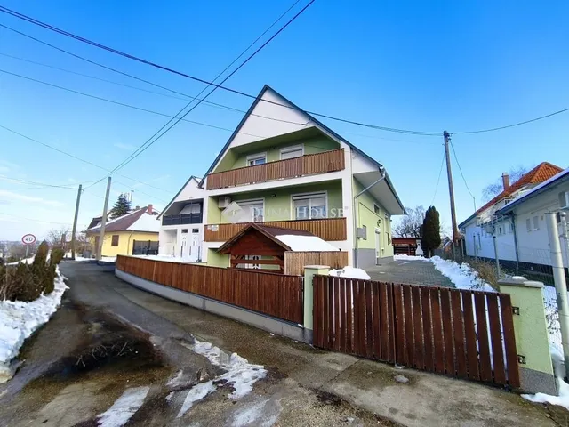 Eladó ház Balatonlelle 250 nm