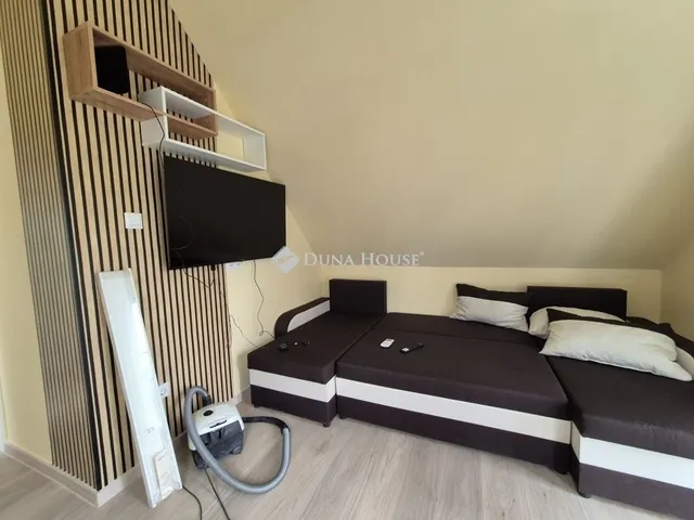 Eladó üdülő és hétvégi ház Balatonkenese 75 nm