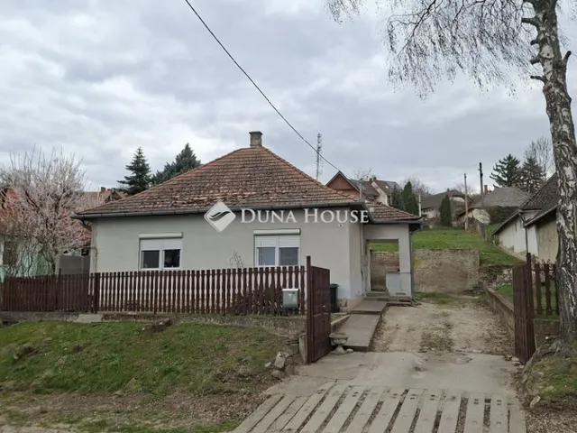 Eladó ház Tamási 80 nm