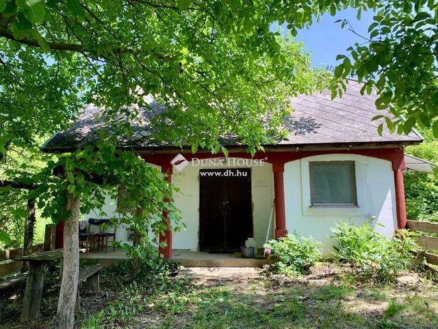 Eladó telek Felsőnyék 1240 nm