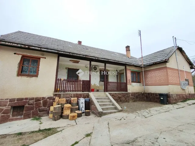 Eladó ház Bedegkér 88 nm