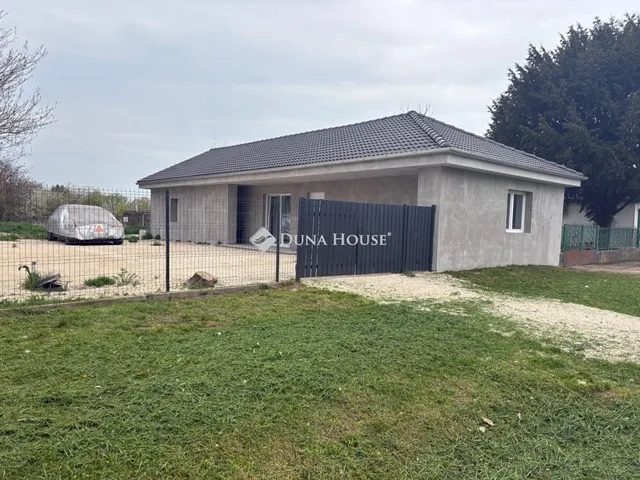 Eladó ház Enying 69 nm