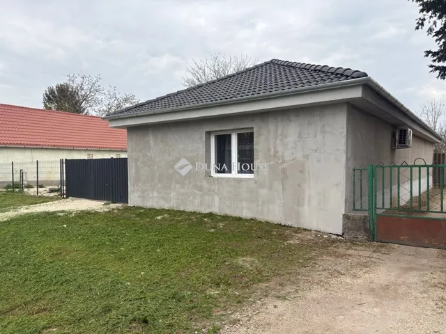 Eladó ház Enying 69 nm