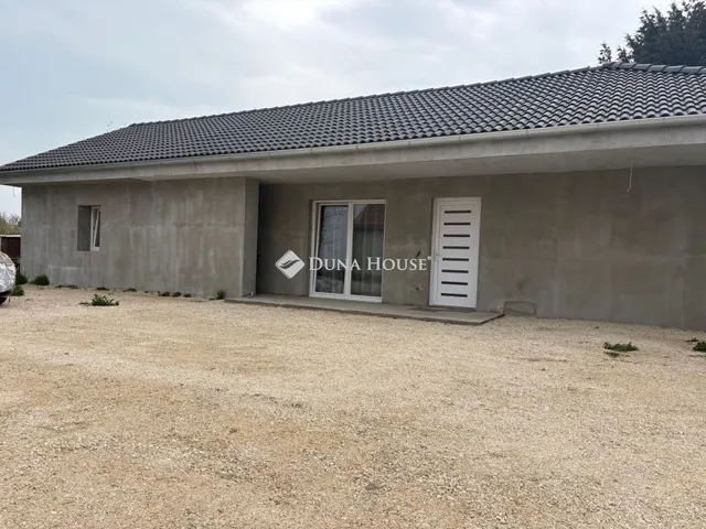 Eladó ház Enying 69 nm