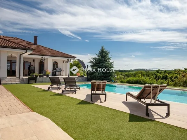 Eladó ház Siófok, Töreki 291 nm