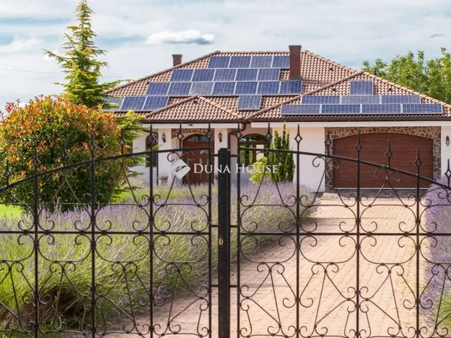 Eladó ház Siófok, Töreki 291 nm
