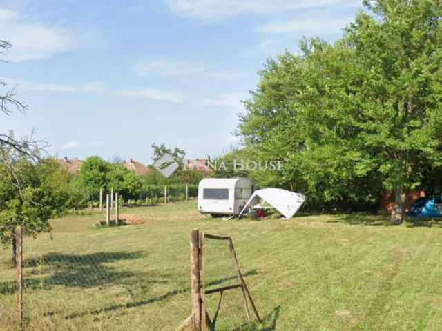 Eladó telek Balatonkeresztúr 550 nm