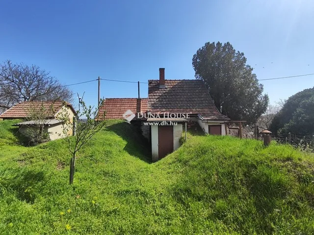 Eladó telek Pázmánd 1035 nm