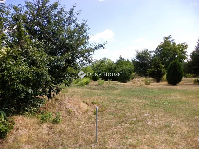 Eladó telek Pázmánd 700 nm