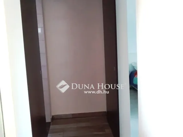 Eladó ház Kápolnásnyék 208 nm