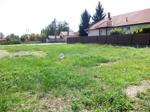 Eladó telek Pusztaszabolcs 980 nm