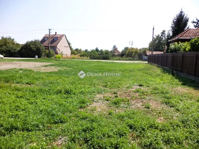 Eladó telek Pusztaszabolcs 980 nm