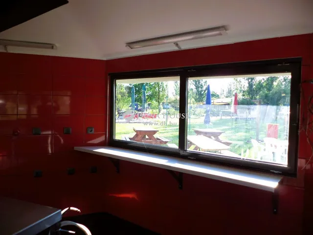 Eladó kereskedelmi és ipari ingatlan Velence 19 nm