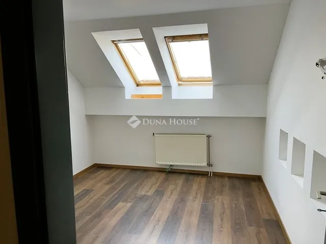 Eladó lakás Székesfehérvár, Belváros 146 nm