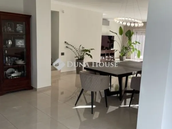 Eladó ház Velence 156 nm