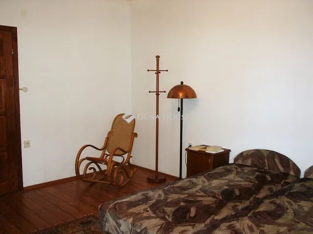 Kiadó ház Velence 53 nm