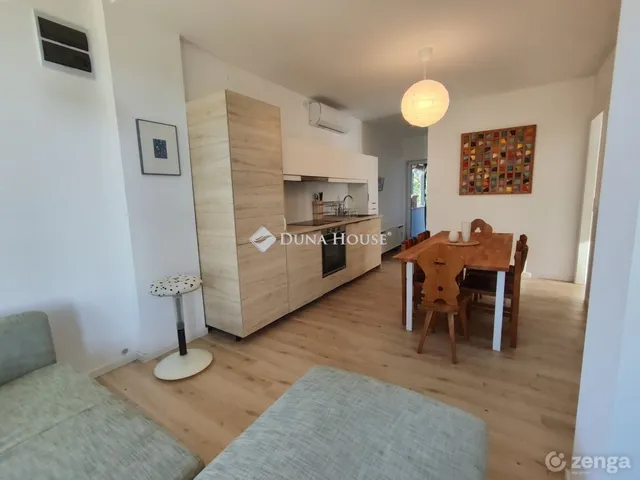 Eladó nyaraló Velence 51 nm