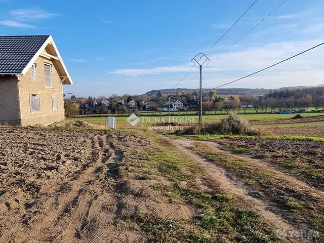Eladó telek Pázmánd 1090 nm