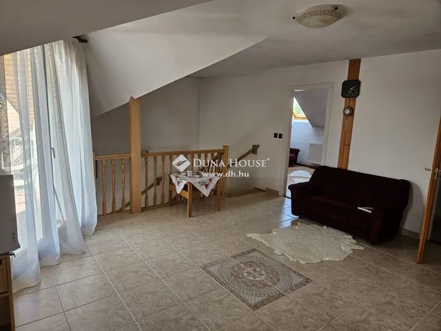 Eladó ház Enying 230 nm