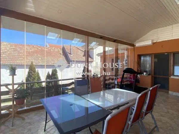 Eladó ház Neszmély 180 nm