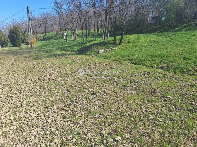 Eladó telek Magyaralmás 1377 nm