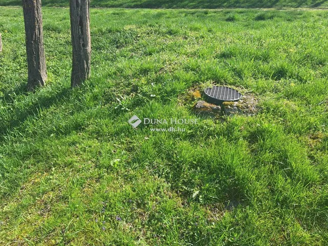 Eladó telek Magyaralmás 1377 nm