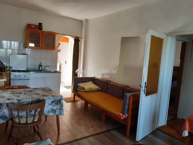 Eladó ház Dunaalmás 195 nm