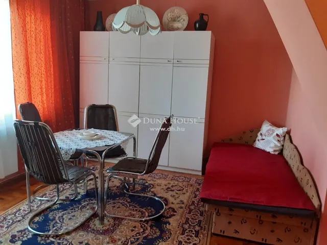 Eladó ház Dunaalmás 195 nm