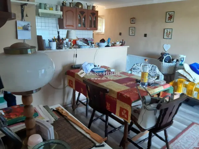 Eladó ház Dunaalmás 195 nm