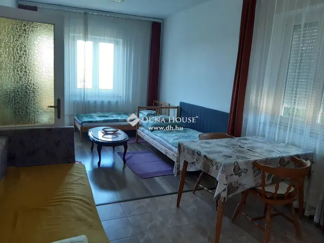 Eladó ház Dunaalmás 195 nm