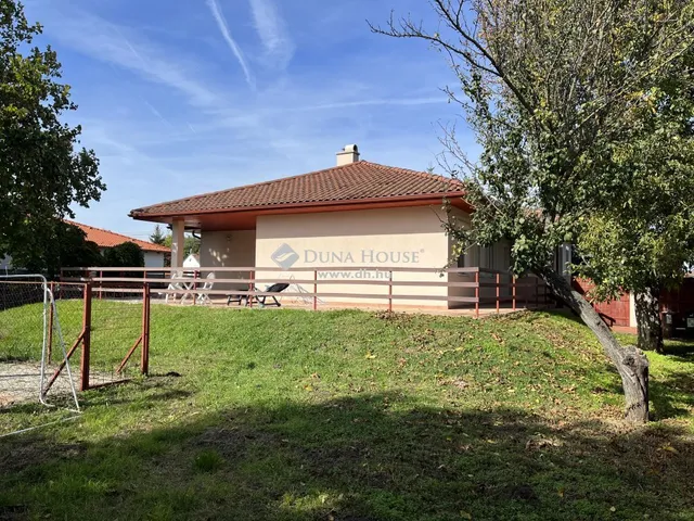 Eladó ház Úrhida 302 nm
