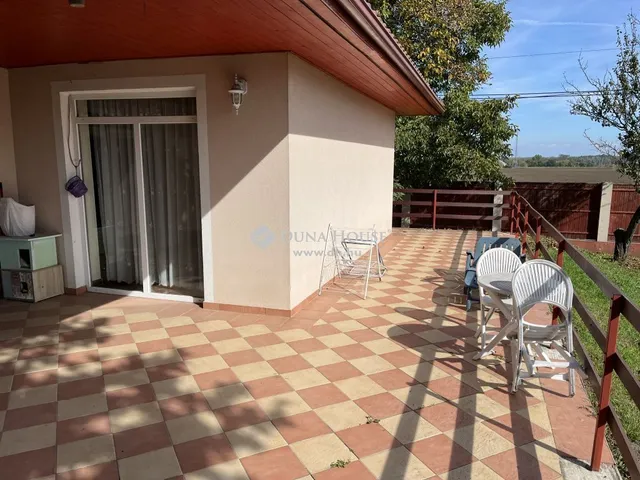 Eladó ház Úrhida 302 nm