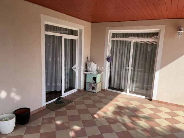Eladó ház Úrhida 302 nm