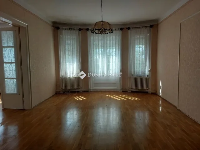 Eladó lakás Pétfürdő 137 nm