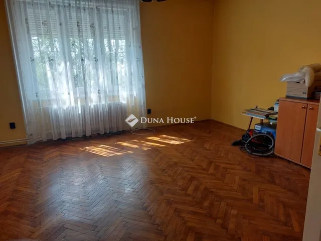 Eladó lakás Pétfürdő 137 nm