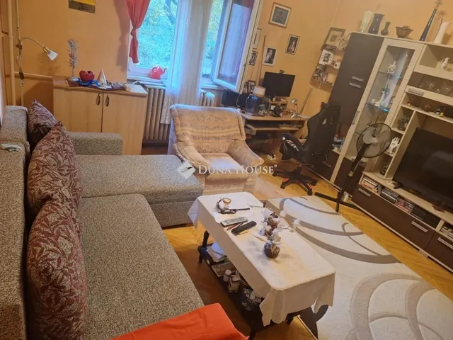 Eladó lakás Tatabánya, Újváros 37 nm