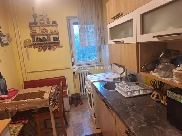 Eladó lakás Tatabánya, Újváros 37 nm