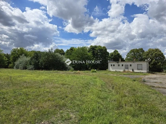 Eladó mezőgazdasági ingatlan Szabadbattyán 22682 nm