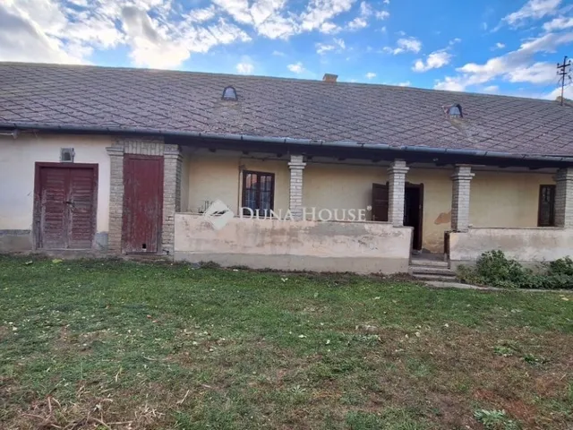 Eladó ház Cece 80 nm