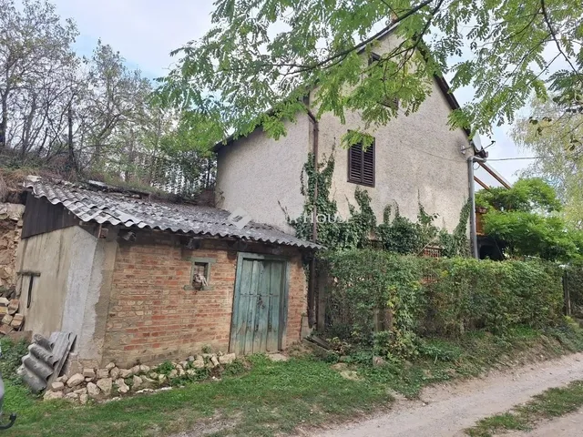 Eladó nyaraló Neszmély 70 nm