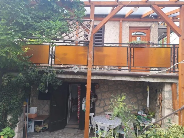 Eladó nyaraló Neszmély 70 nm