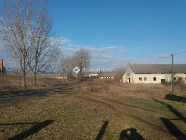 Eladó mezőgazdasági ingatlan Bodajk 550 nm