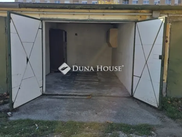 Eladó garázs Székesfehérvár 15 nm