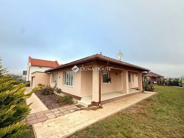 Eladó ház Velence 205 nm