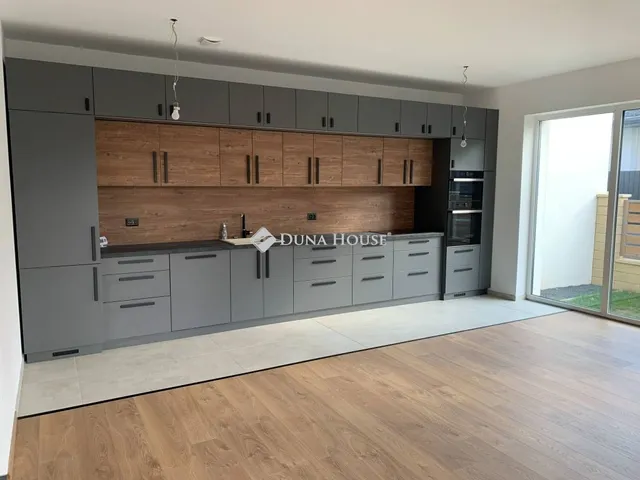 Eladó ház Gárdony 250 nm