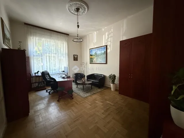 Eladó lakás Székesfehérvár 172 nm